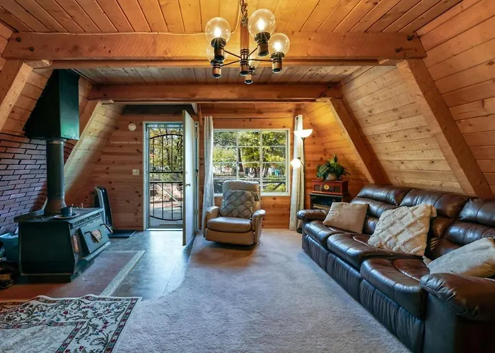A-frame, 2 Bedroom 1 Ba, Lakes, Fenced, Fireplace *