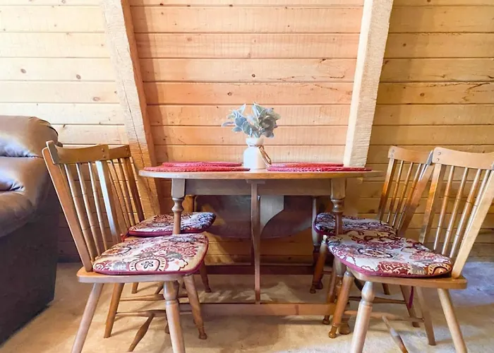 A-frame, 2 Bedroom 1 Ba, Lakes, Fenced, Fireplace Holiday home