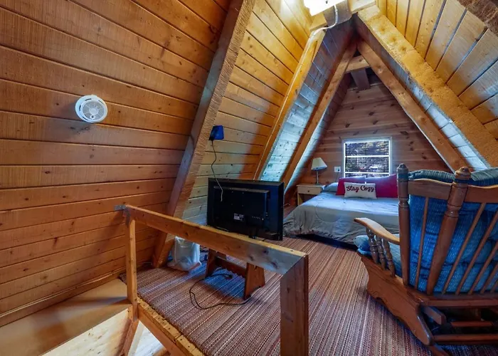 A-frame, 2 Bedroom 1 Ba, Lakes, Fenced, Fireplace *