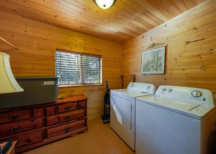 Holiday home A-frame, 2 Bedroom 1 Ba, Lakes, Fenced, Fireplace