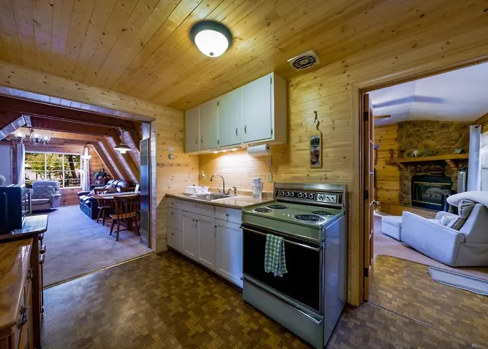 A-frame, 2 Bedroom 1 Ba, Lakes, Fenced, Fireplace *